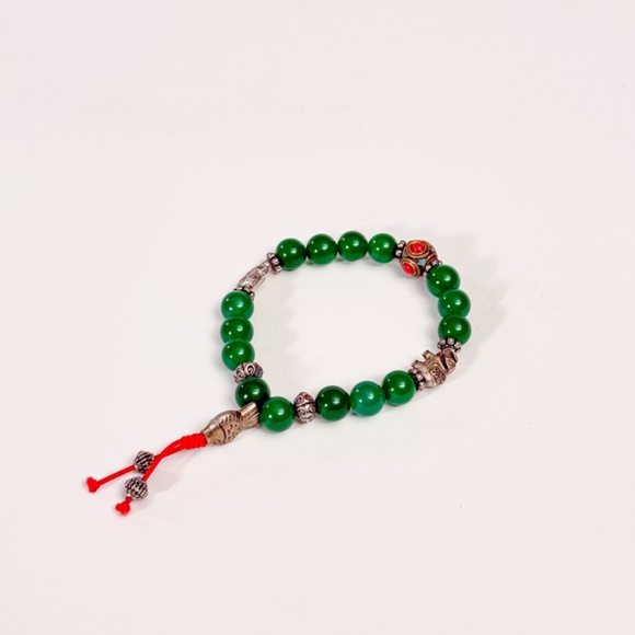EUC Nepalese Jade Prayer Beads Elephant Fish Charm Mala Wrist Bracelet - Picture 2 of 5